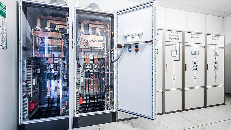 Neue Stromversorgung für den St. Pauli Elbtunnel - redundante Gleichrichterschränke von Zillmer Elektrotechnik in Hamburg
